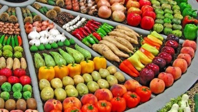 الطماطم تبدأ من 4.5 جنيه.. أسعار الخضار والفاكهة اليوم الأحد