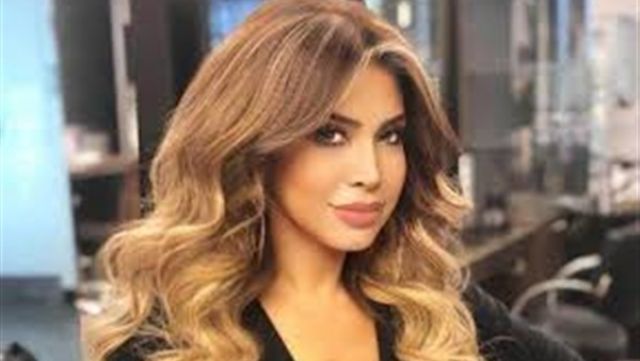 نوال الزغبي تتألق بفستان أبيض عاري على إنستجرام