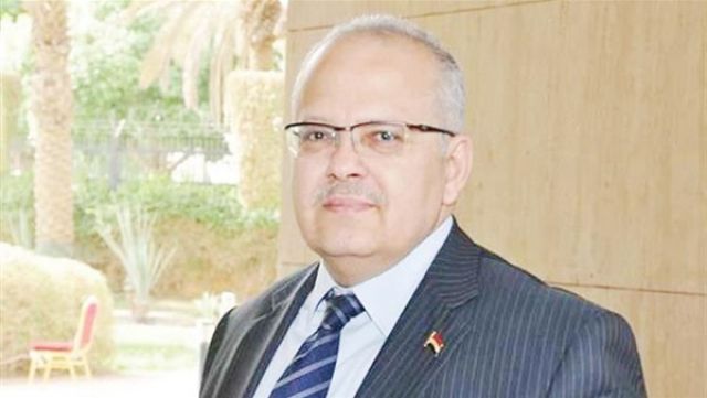 رئيس جامعة القاهرة يُحرج وزير سابق: «معنديش واسطة» (فيديو)