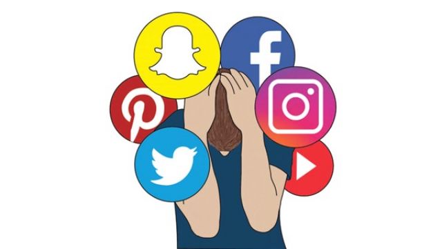 دراسة تؤكد: مواقع التواصل الاجتماعي تصيب بالتوتر والاكتئاب
