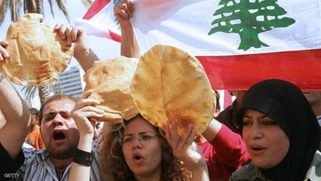 لبنان على مشارف أزمة.. رغيف الخبز بـالدولار