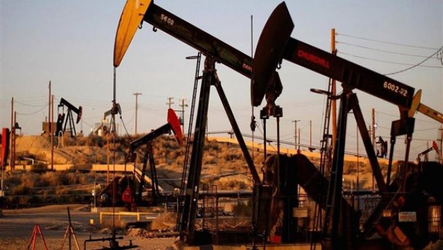 أوبك تبحث خفض إنتاج النفط في ديسمبر المقبل