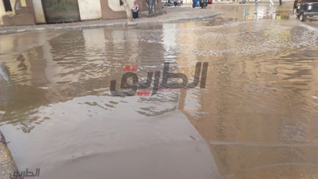 الأمطار تحاصر محطة مترو حلوان