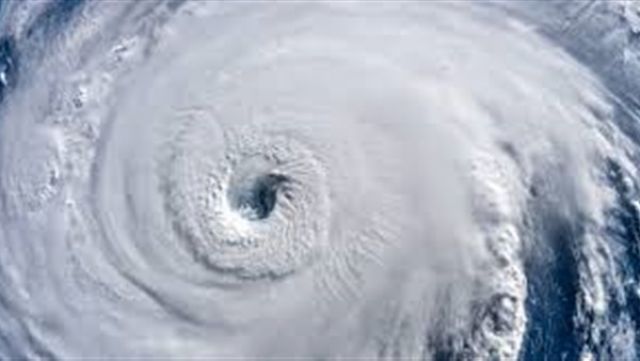خبراء الأرصاد يردون على توقعات إعصار ناسا