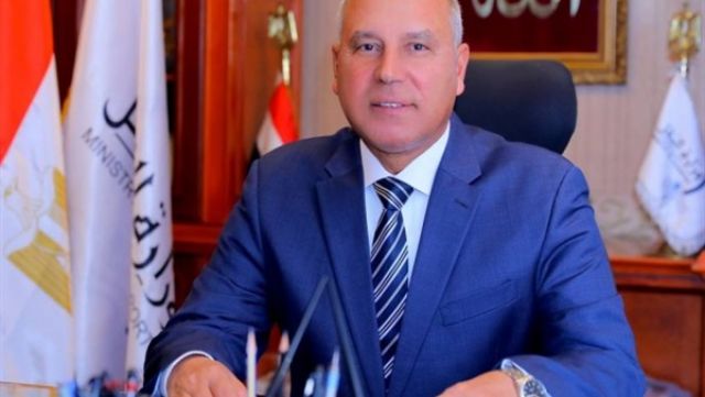 وزير النقل يتفقد محطة مصر ويعلن موعد زيادة عدد القطارات