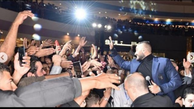 تامر حسني مع جمهوره