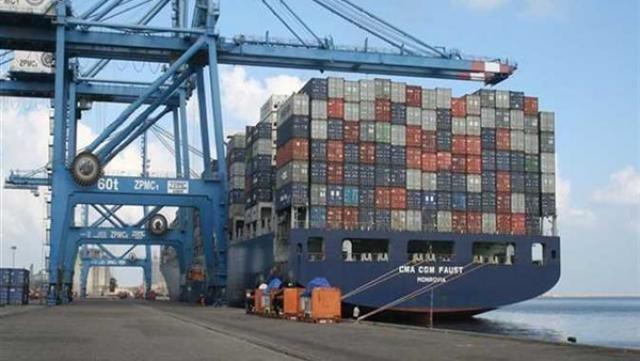 ميناء دمياط يستقبل 9 سفن للحاويات والبضائع العامة