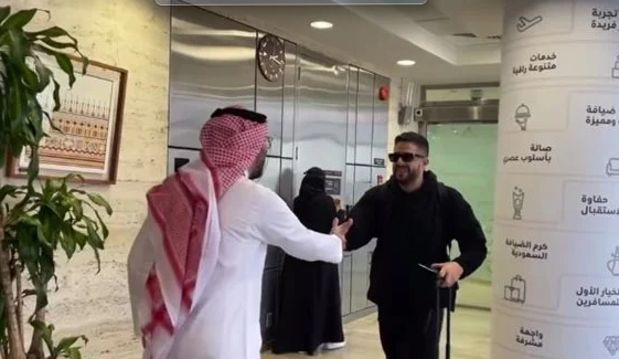 محمد حماقي يصل السعودية