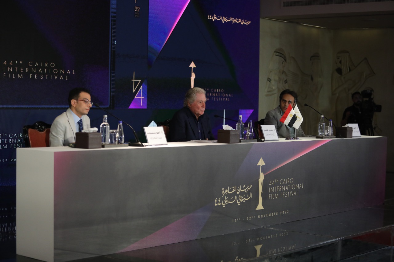 حسين فهمي من المؤتمر الصحفي لمهرجان القاهرة السينمائي