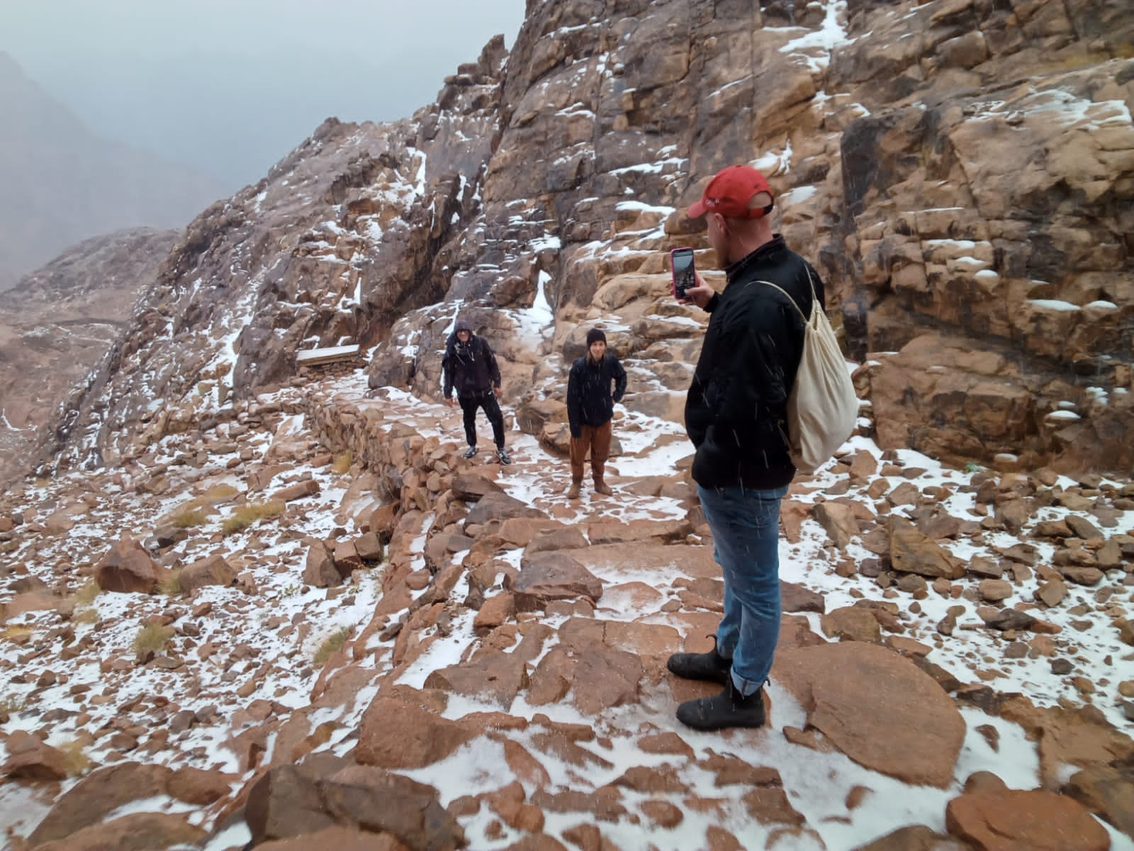 تساقط الثلوج وجريان السيول في سانت كاترين بجنوب سيناء
