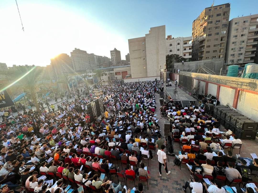 بلوجر في مراجعات الثانوية العامة 