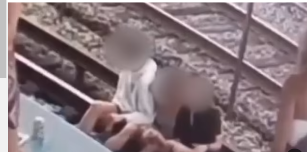«بسبب السيلفي».. رجل وامرأة يلقيان مصرعهما على محطة قطار كهربائي