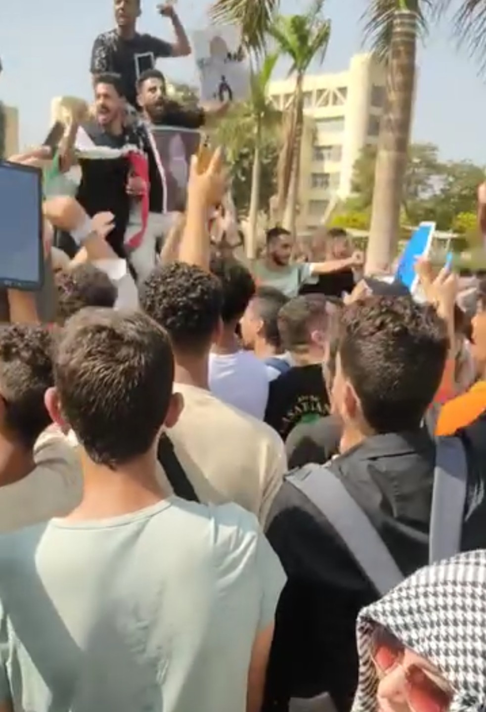 مظاهرات جامعة عين شمس لدعم غزة