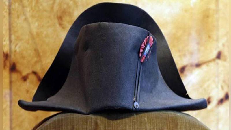 قبعة نابليون بونابرت قائد الحملة الفرنسية على مصر